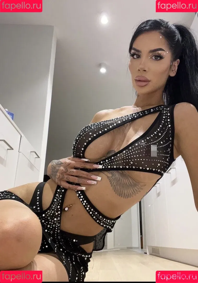 Mia Madisson / shhhmadisson Onlyfans Photo Gallery 