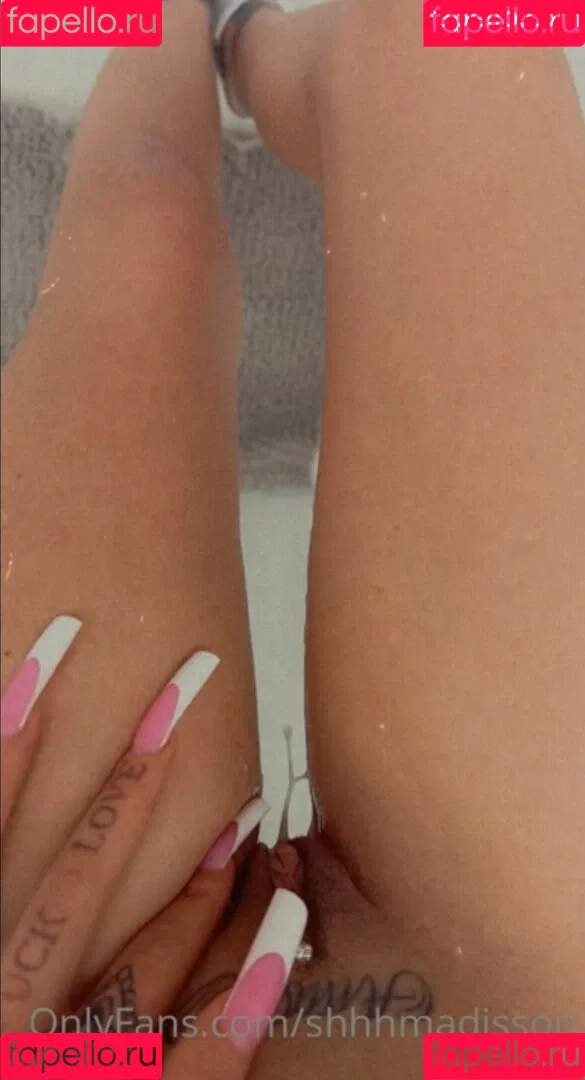 Mia Madisson / shhhmadisson Onlyfans Photo Gallery 