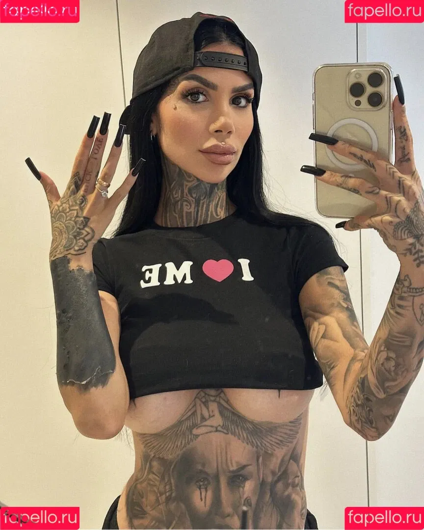 Mia Madisson / shhhmadisson Onlyfans Photo Gallery 