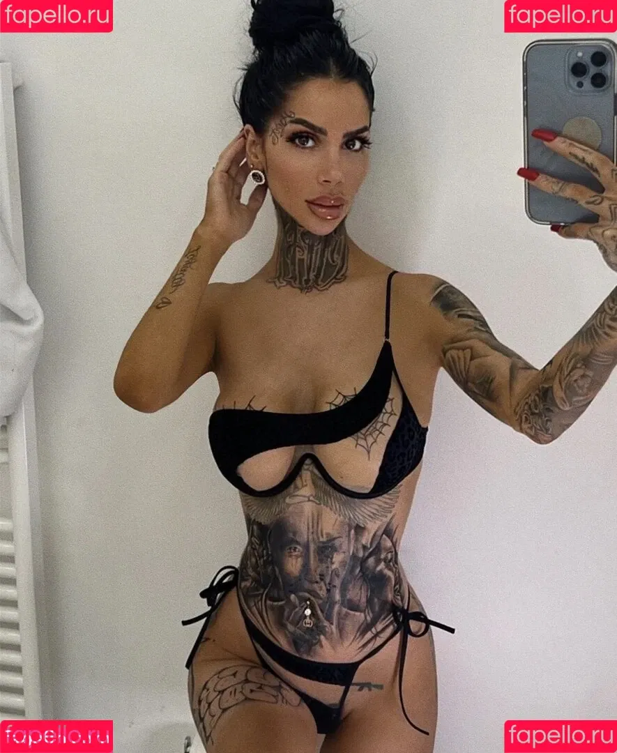 Mia Madisson / shhhmadisson Onlyfans Photo Gallery 