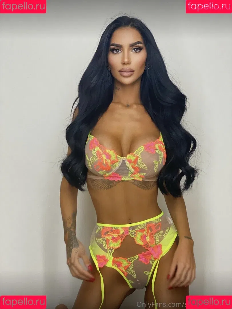 Mia Madisson / shhhmadisson Onlyfans Photo Gallery 