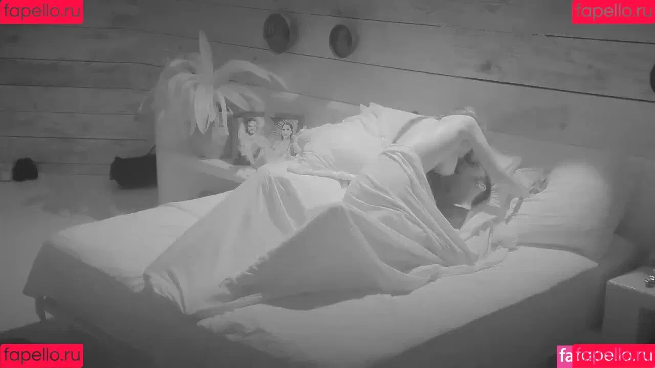 Mia Madisson / shhhmadisson Onlyfans Photo Gallery 