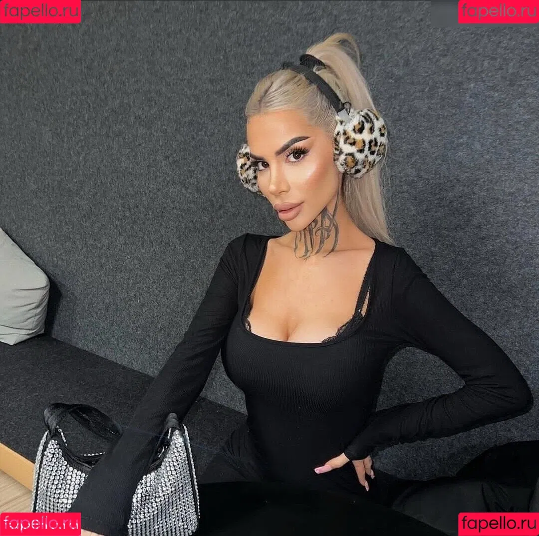 Mia Madisson / shhhmadisson Onlyfans Photo Gallery 