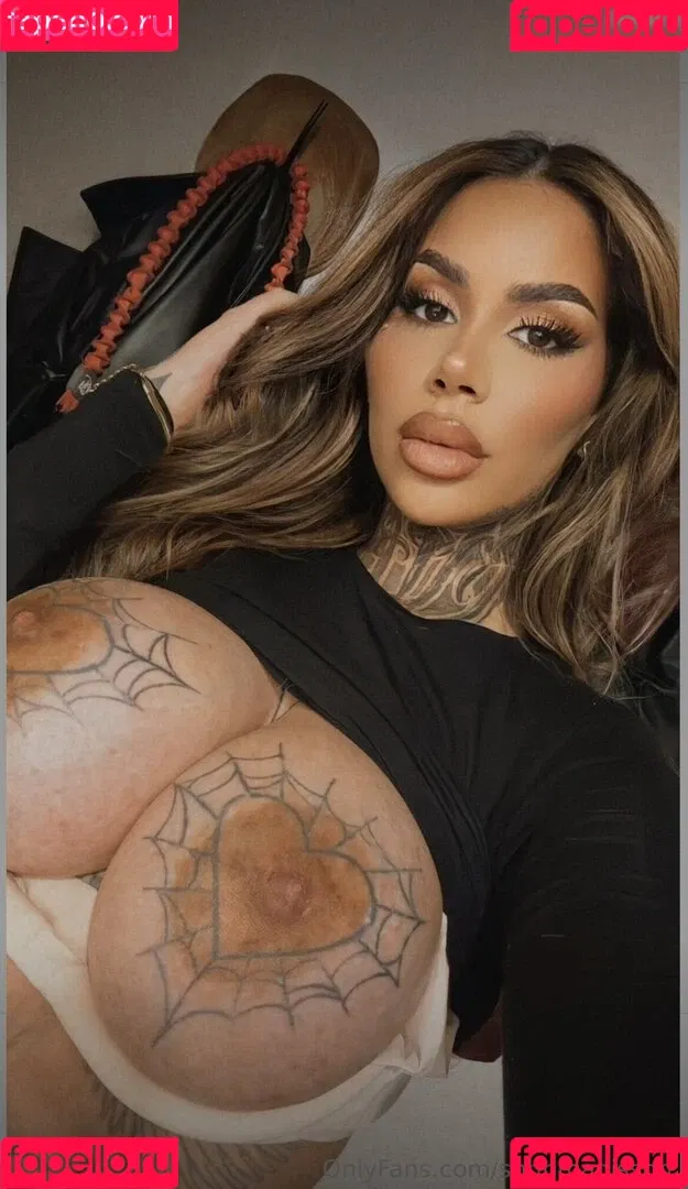 Mia Madisson / shhhmadisson Onlyfans Photo Gallery 