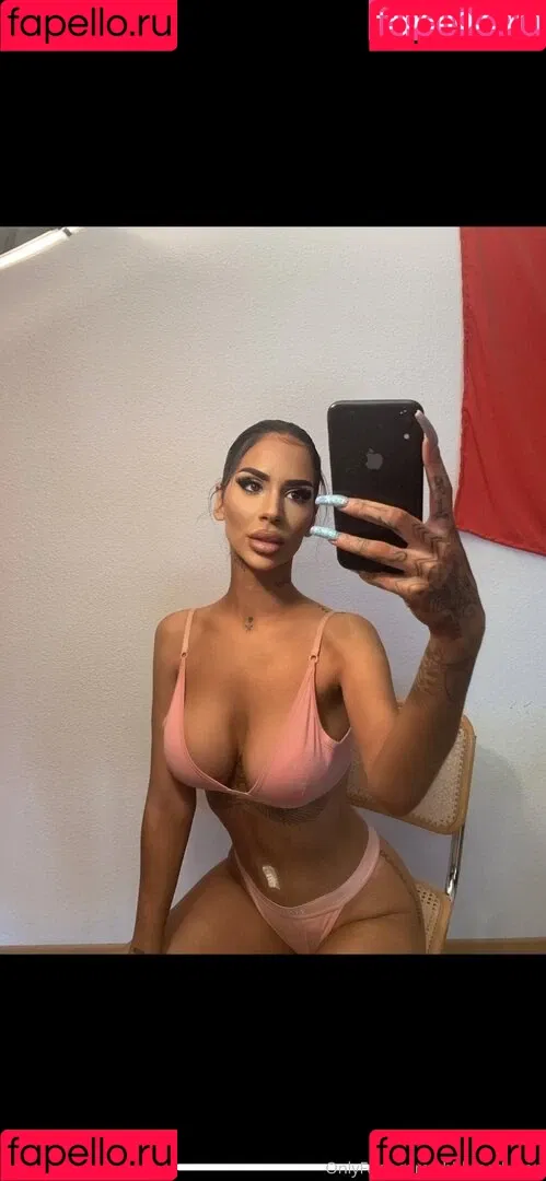 Mia Madisson / shhhmadisson Onlyfans Photo Gallery 