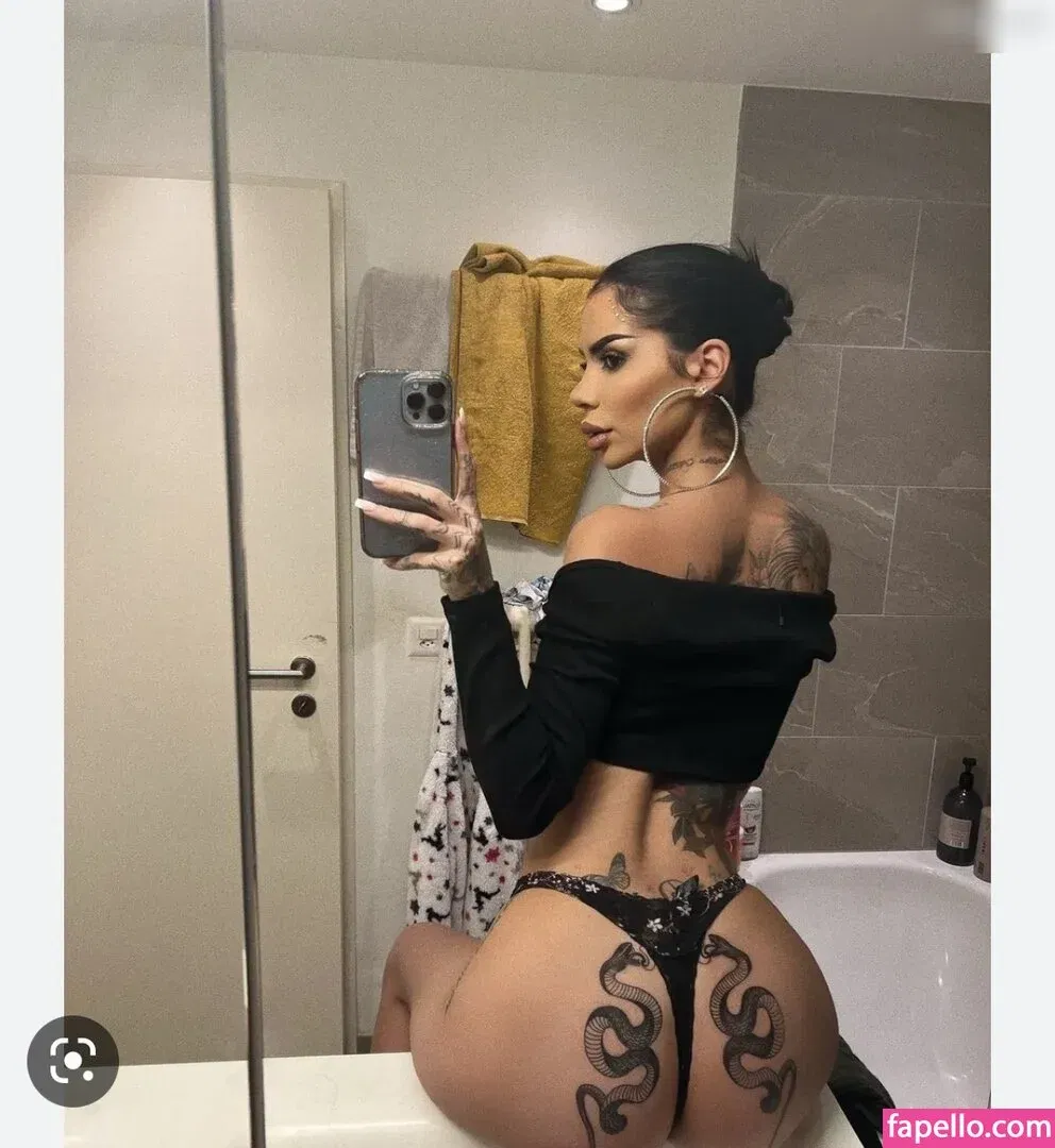 Mia Madisson / shhhmadisson Onlyfans Photo Gallery 