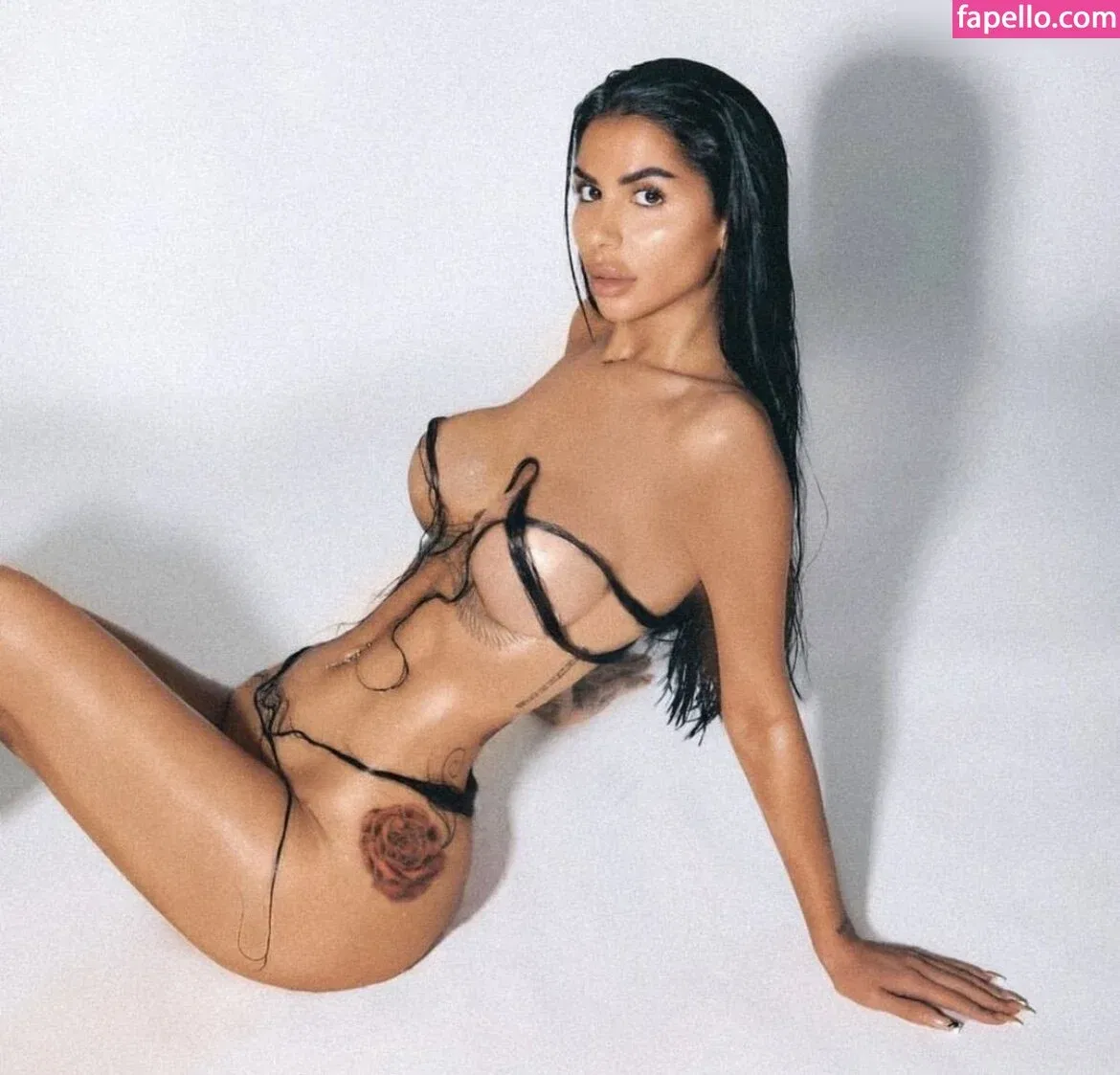 Mia Madisson / shhhmadisson Onlyfans Photo Gallery 