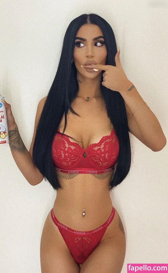 Mia Madisson / shhhmadisson Onlyfans Photo Gallery 