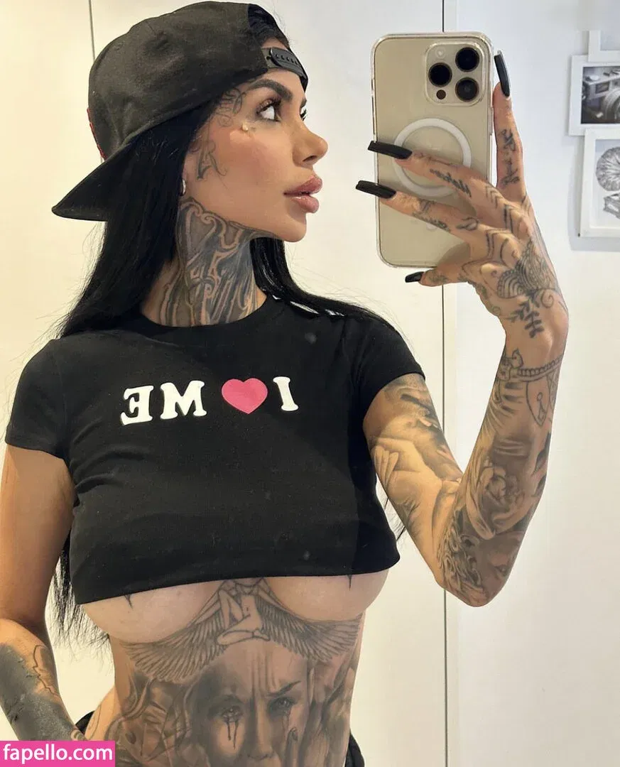 Mia Madisson / shhhmadisson Onlyfans Photo Gallery 