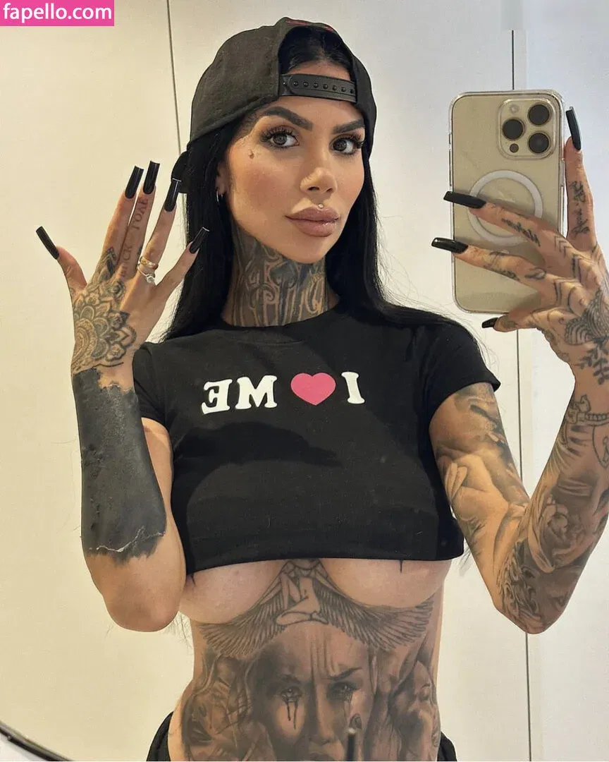 Mia Madisson / shhhmadisson Onlyfans Photo Gallery 