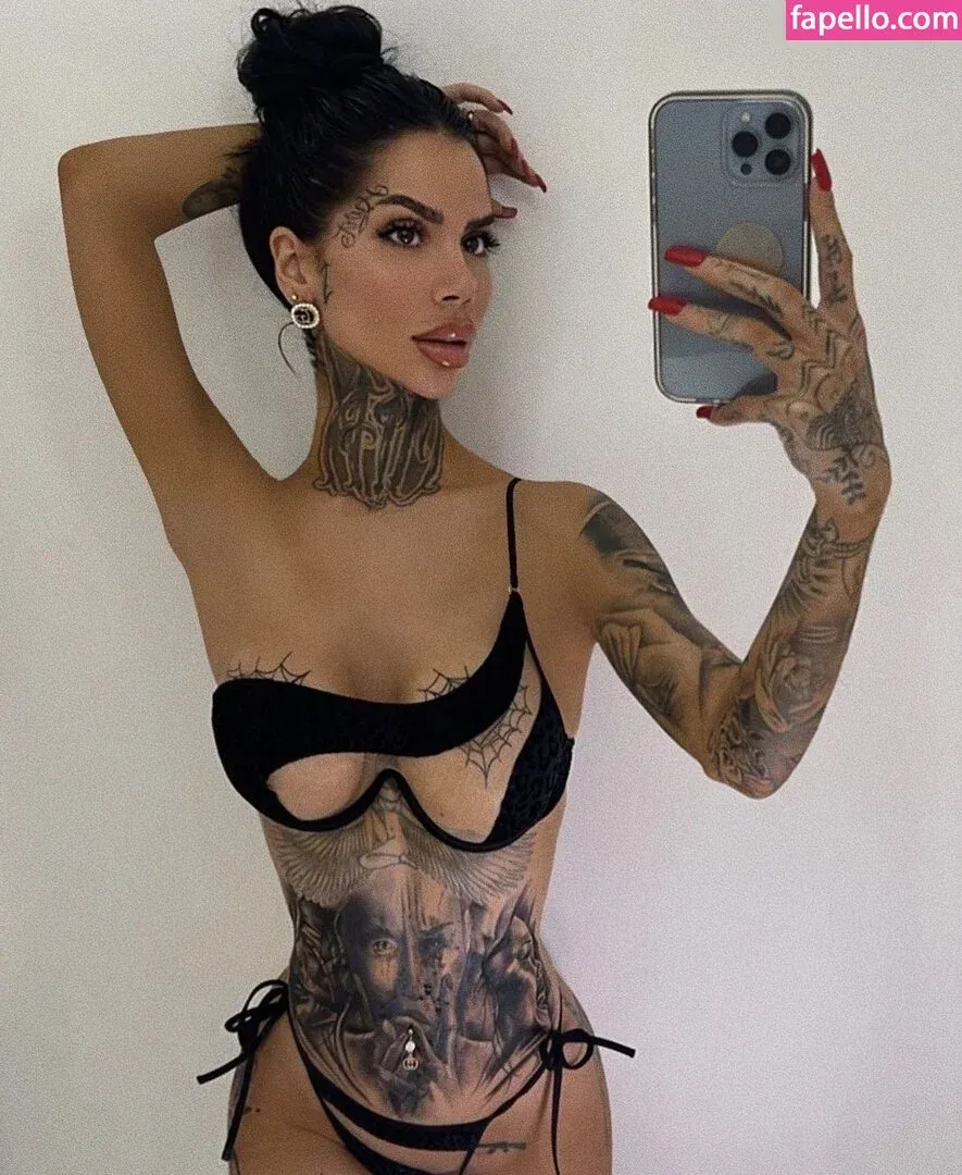 Mia Madisson / shhhmadisson Onlyfans Photo Gallery 