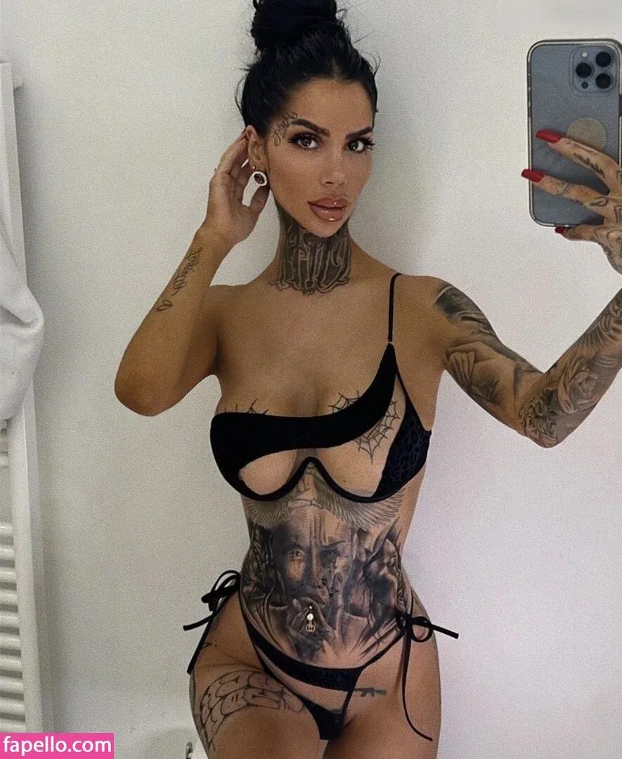 Mia Madisson / shhhmadisson Onlyfans Photo Gallery 