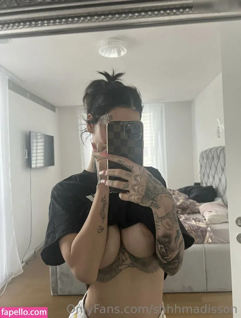 Mia Madisson / shhhmadisson Onlyfans Photo Gallery 