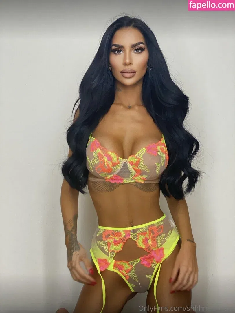 Mia Madisson / shhhmadisson Onlyfans Photo Gallery 