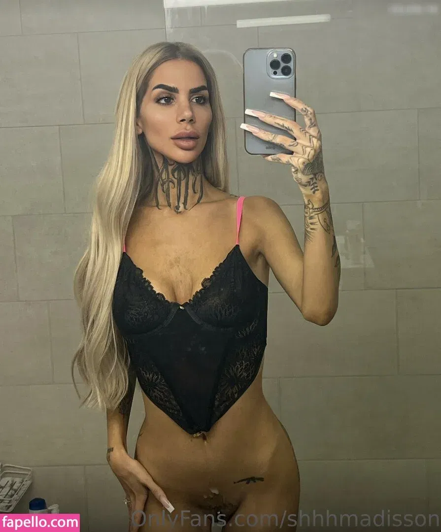 Mia Madisson / shhhmadisson Onlyfans Photo Gallery 