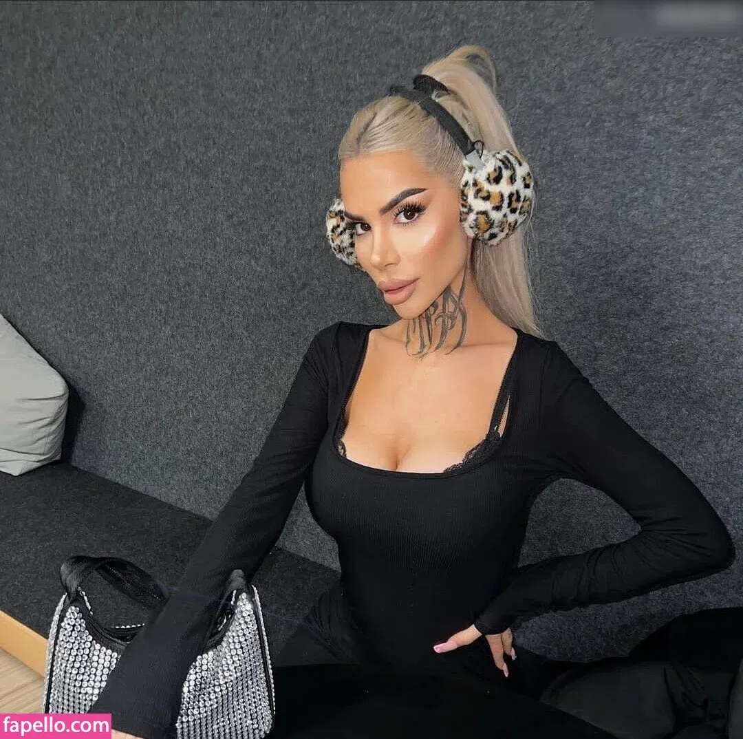 Mia Madisson / shhhmadisson Onlyfans Photo Gallery 