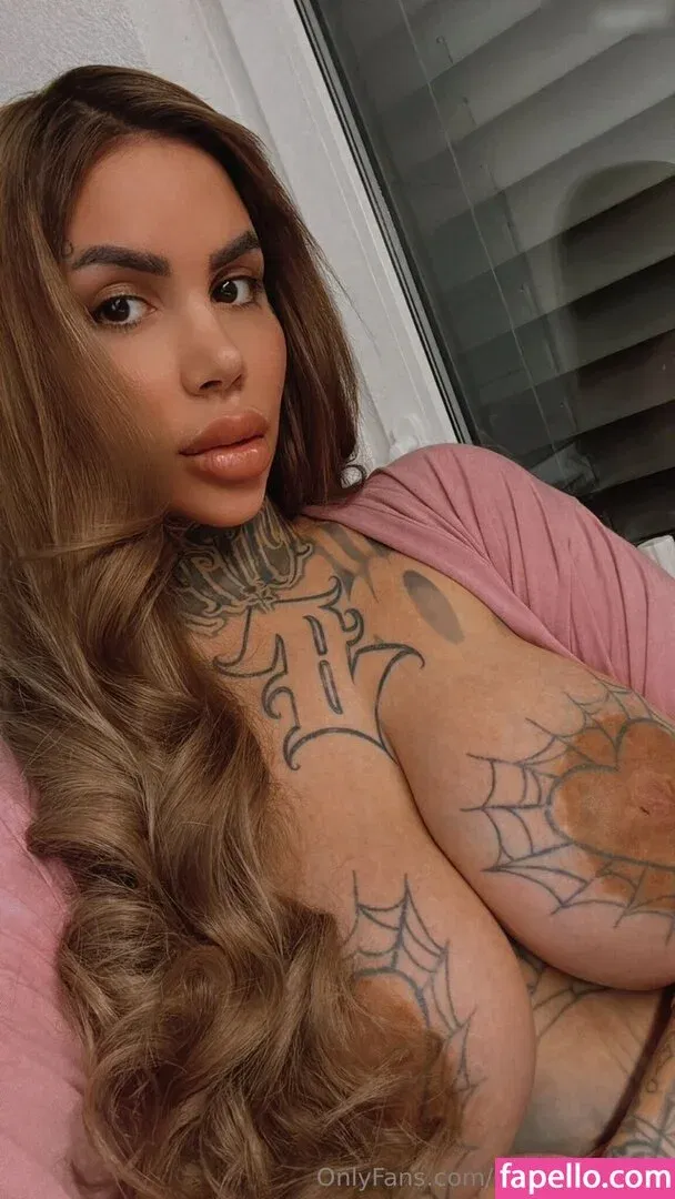 Mia Madisson / shhhmadisson Onlyfans Photo Gallery 