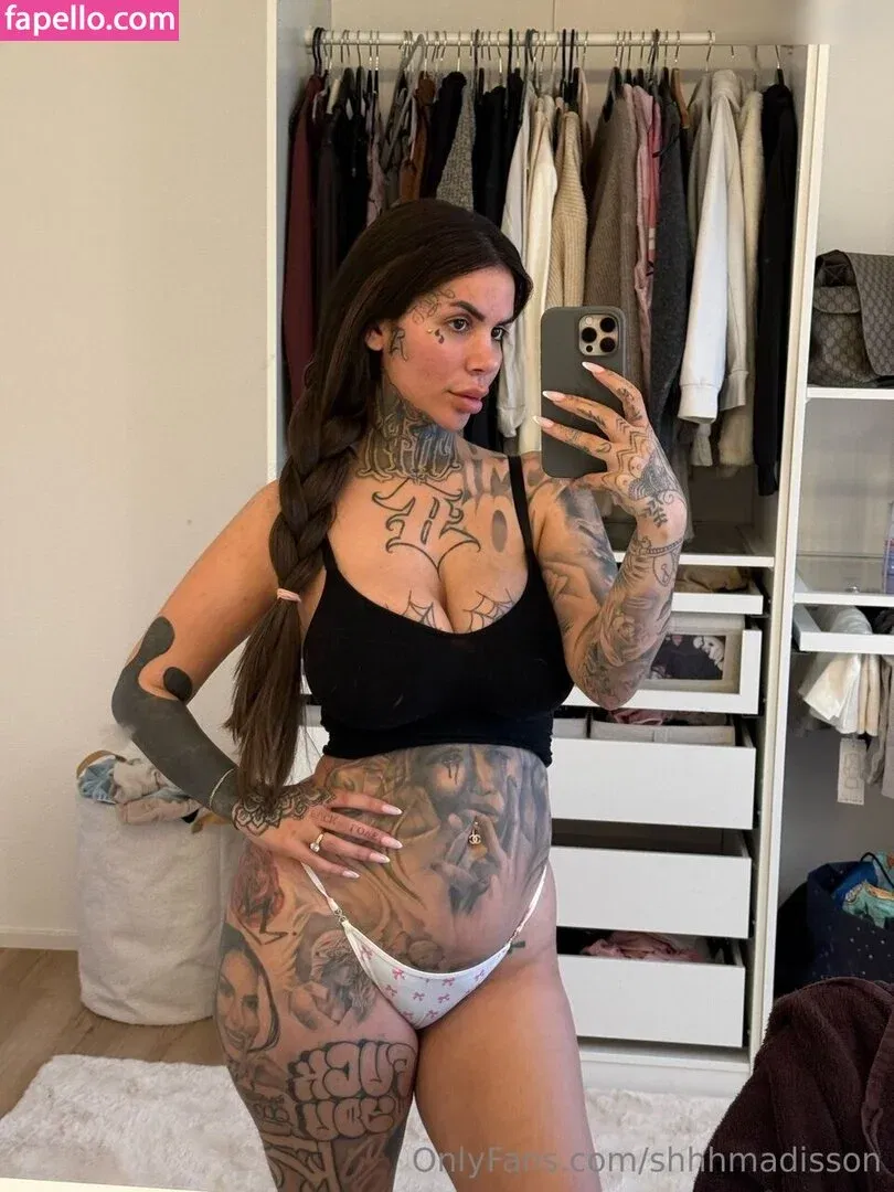 Mia Madisson / shhhmadisson Onlyfans Photo Gallery 