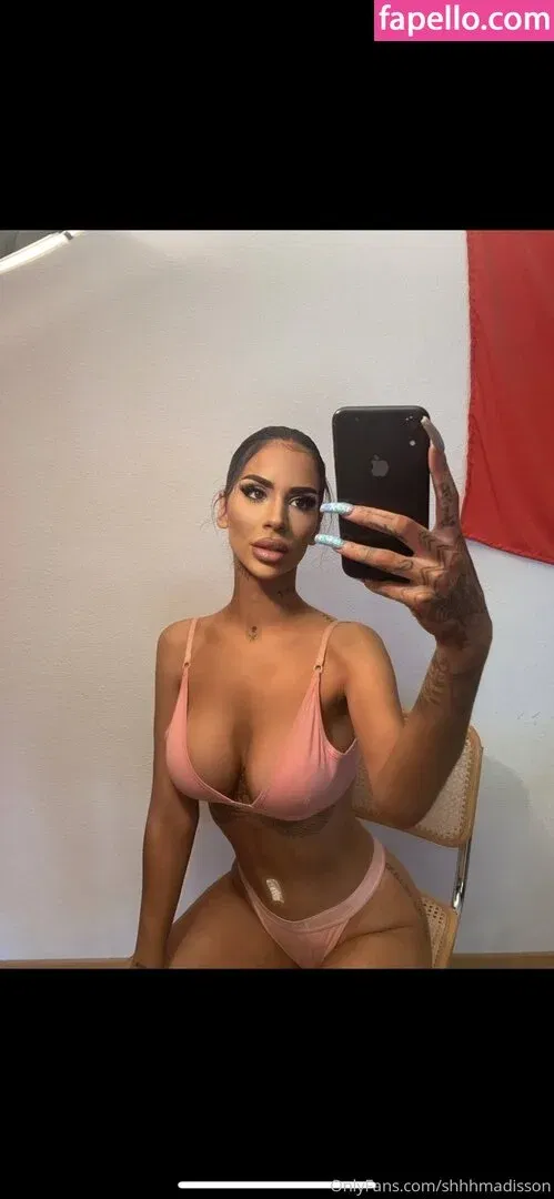 Mia Madisson / shhhmadisson Onlyfans Photo Gallery 