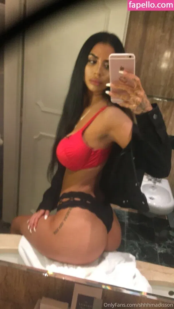 Mia Madisson / shhhmadisson Onlyfans Photo Gallery 