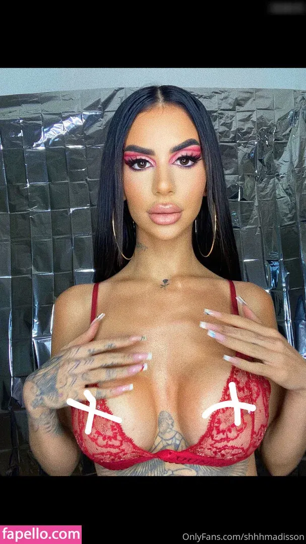 Mia Madisson / shhhmadisson Onlyfans Photo Gallery 
