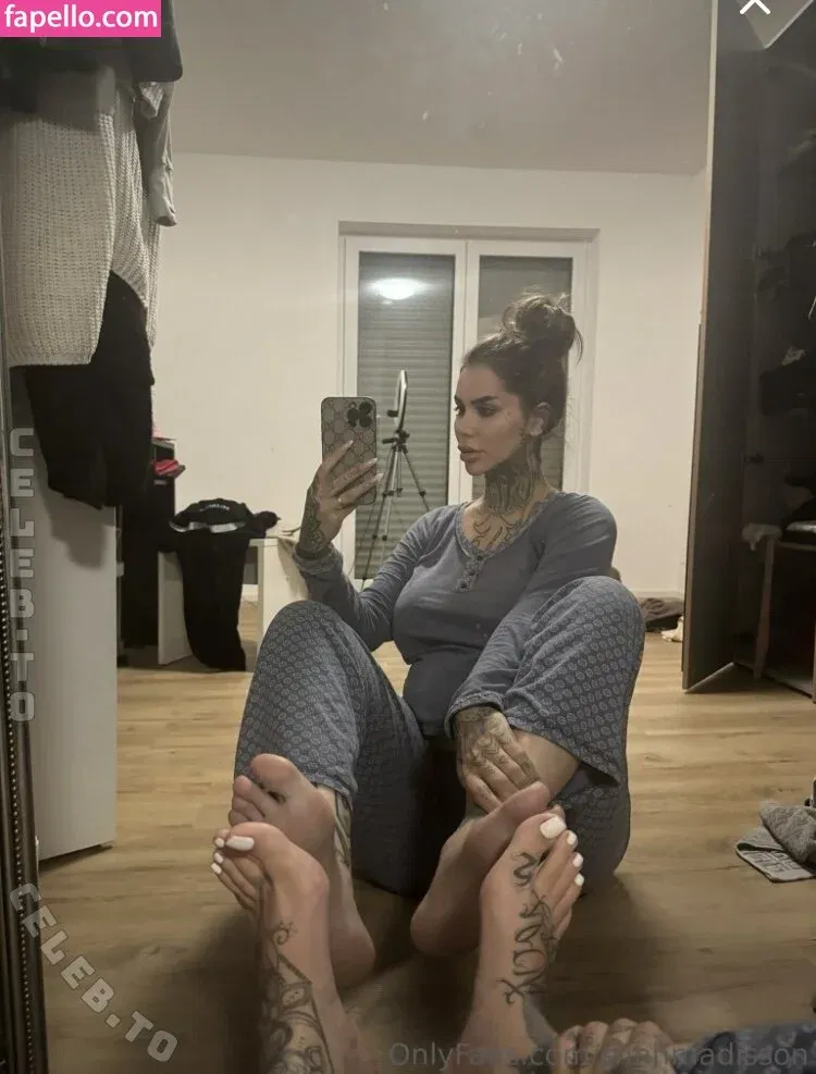 Mia Madisson / shhhmadisson Onlyfans Photo Gallery 