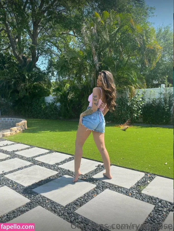 ryalierose / rylierose_xo Onlyfans Photo Gallery 