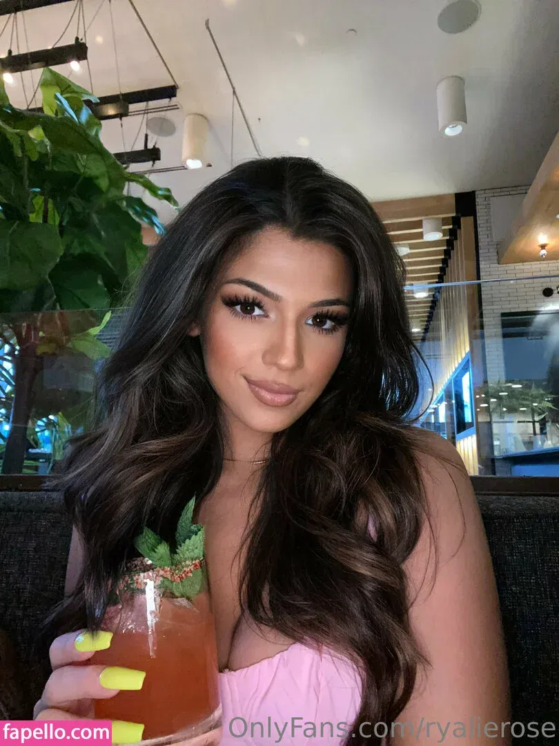 ryalierose / rylierose_xo Onlyfans Photo Gallery 