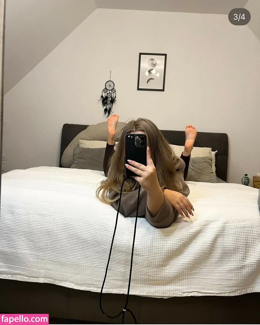 tinygoldengirl / yourtinygoldengirl Onlyfans Photo Gallery 