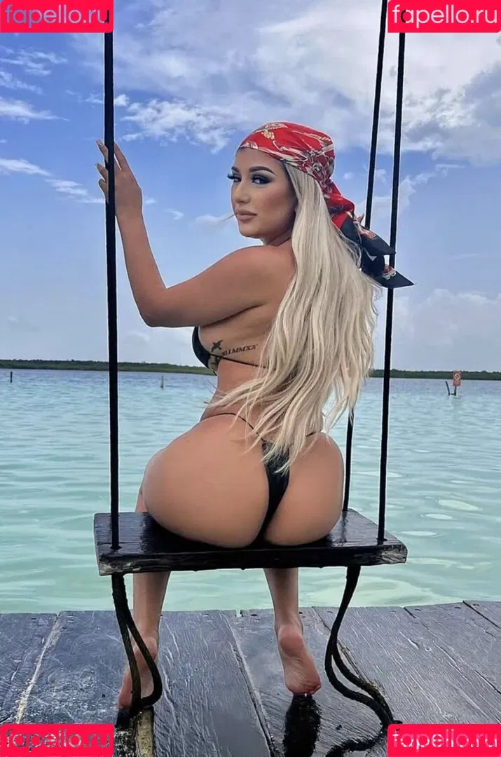 Hispanic / Latina Women / dianaMriveraa / dianamrivera_ / dianariveraa Onlyfans Photo Gallery 