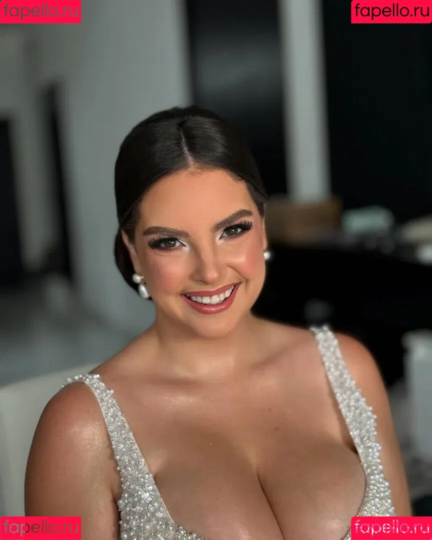 Hispanic / Latina Women / dianaMriveraa / dianamrivera_ / dianariveraa Onlyfans Photo Gallery 