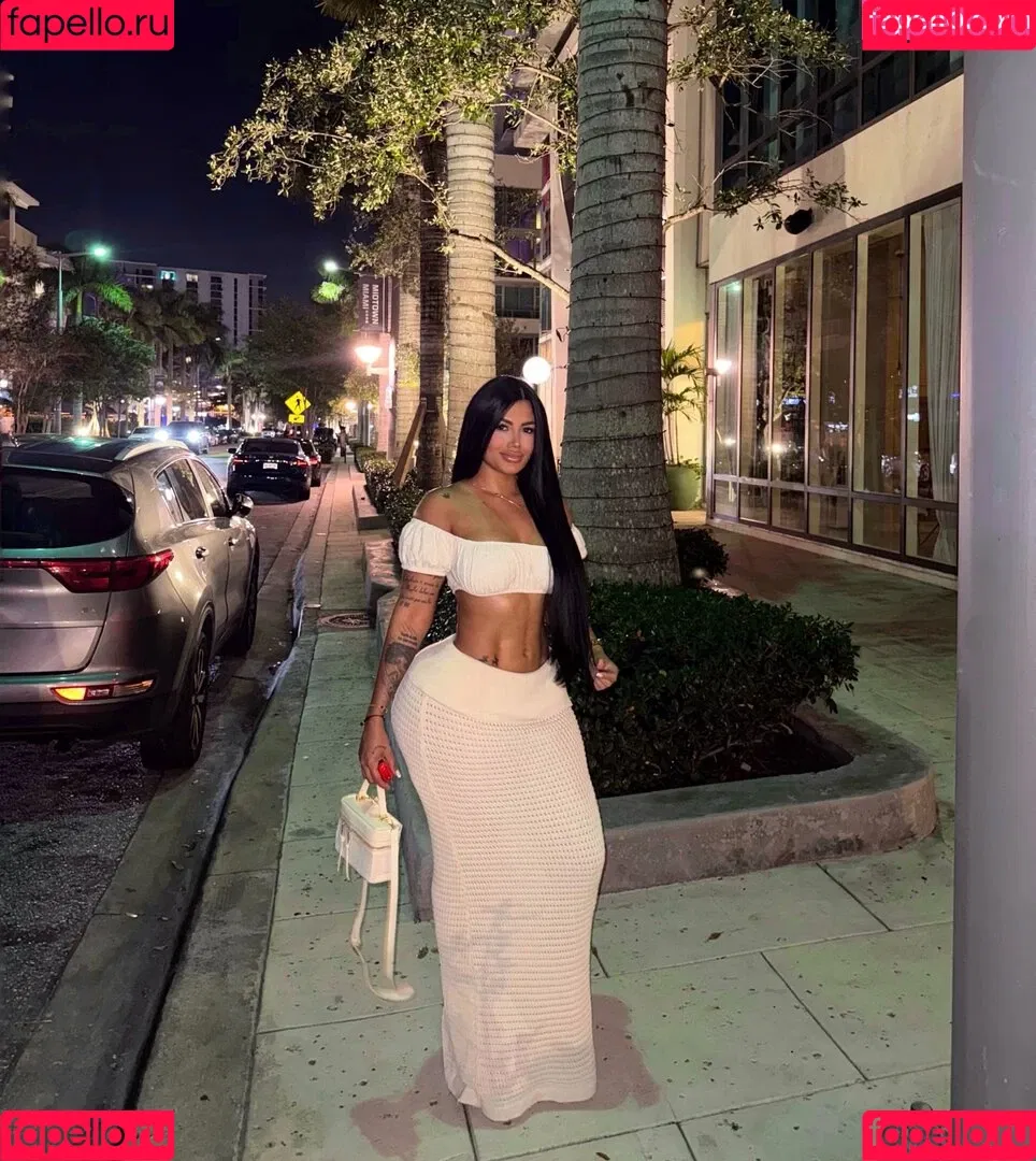 Hispanic / Latina Women / dianaMriveraa / dianamrivera_ / dianariveraa Onlyfans Photo Gallery 