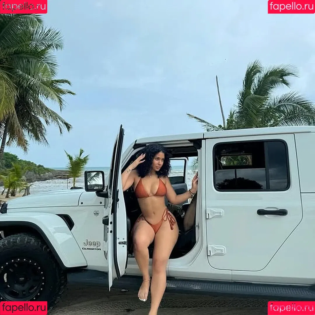 Hispanic / Latina Women / dianaMriveraa / dianamrivera_ / dianariveraa Onlyfans Photo Gallery 