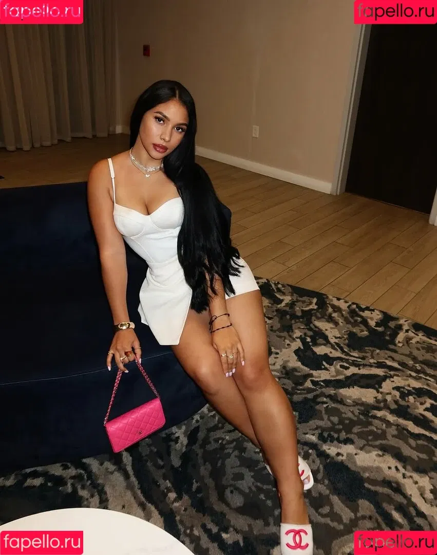 Hispanic / Latina Women / dianaMriveraa / dianamrivera_ / dianariveraa Onlyfans Photo Gallery 