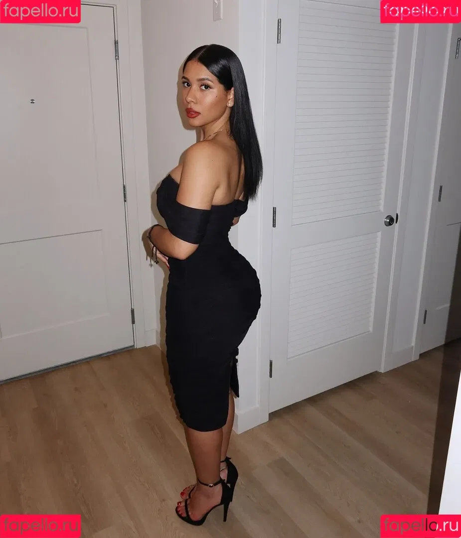 Hispanic / Latina Women / dianaMriveraa / dianamrivera_ / dianariveraa Onlyfans Photo Gallery 