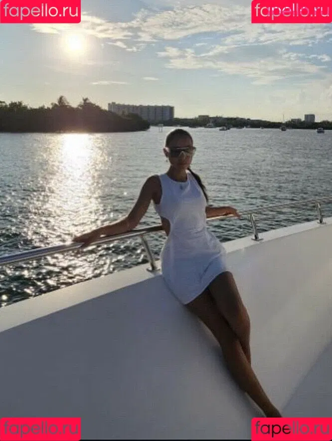 Hispanic / Latina Women / dianaMriveraa / dianamrivera_ / dianariveraa Onlyfans Photo Gallery 