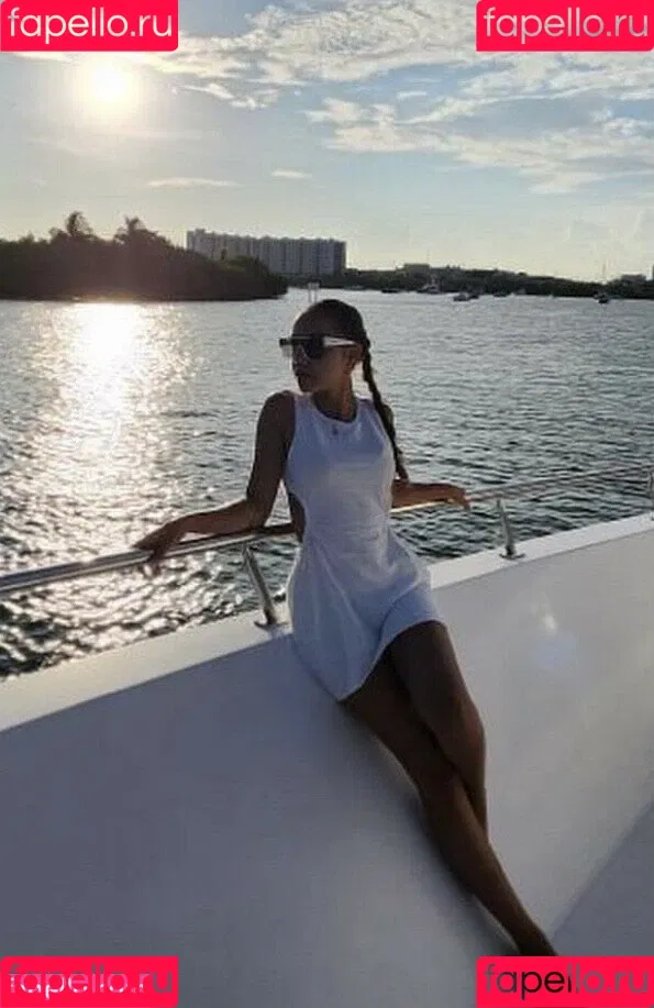 Hispanic / Latina Women / dianaMriveraa / dianamrivera_ / dianariveraa Onlyfans Photo Gallery 