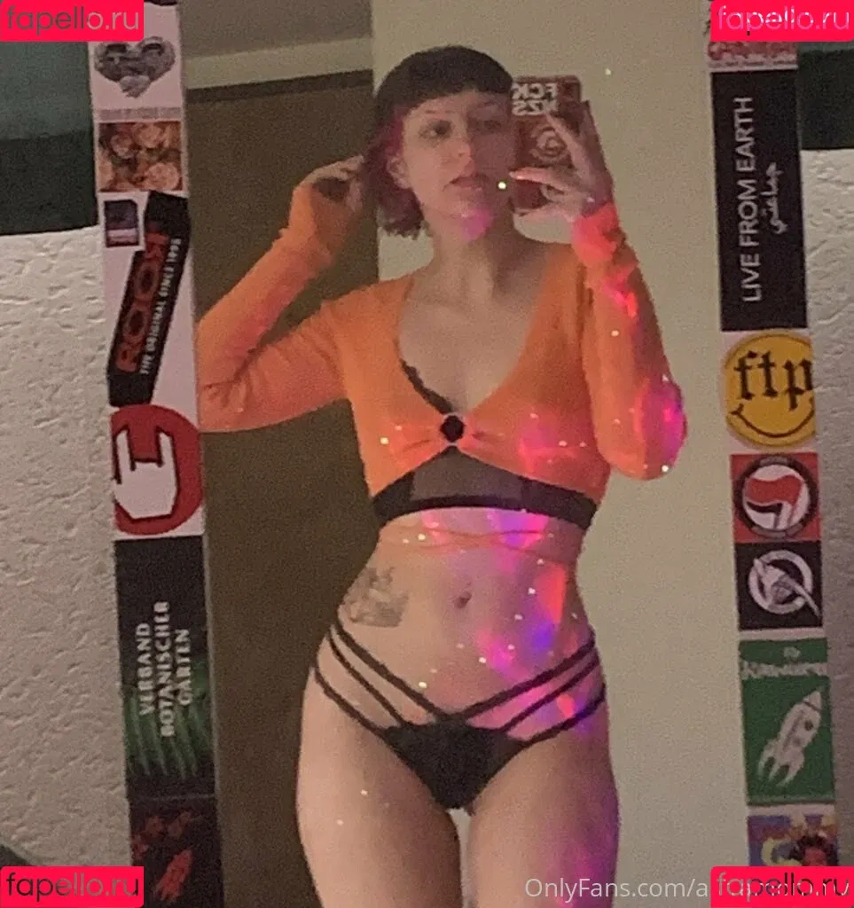 anthocyanic / ellieinsexy Onlyfans Photo Gallery 