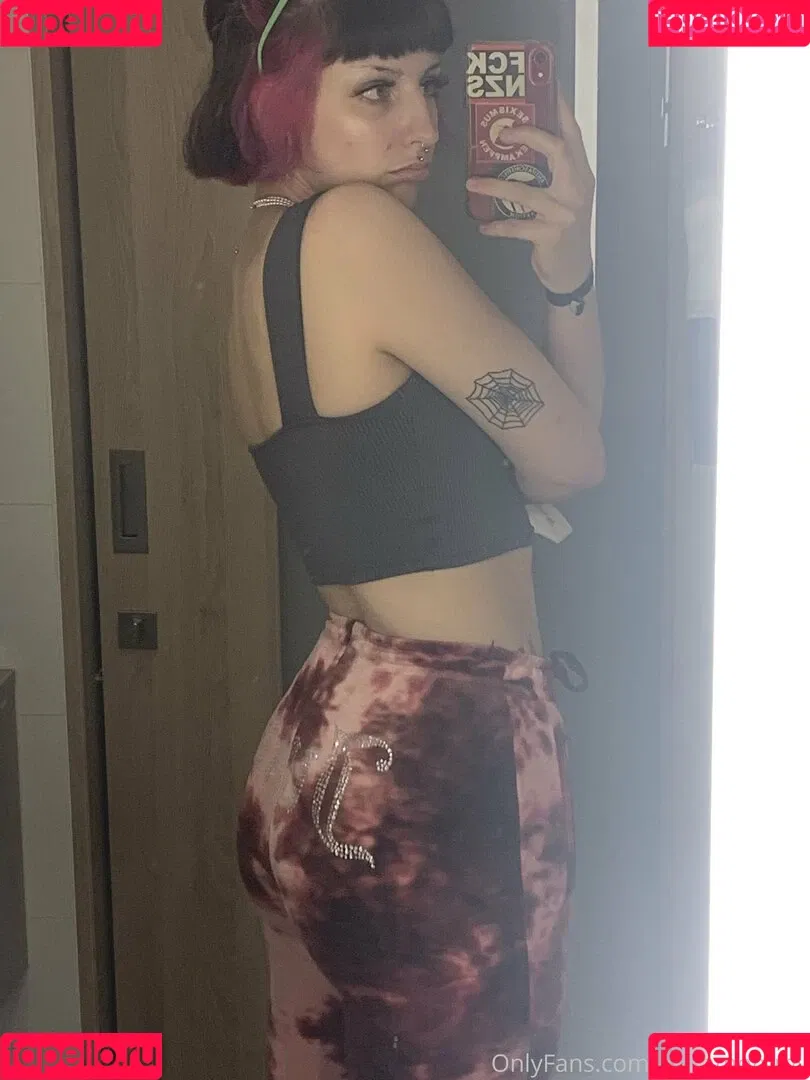 anthocyanic / ellieinsexy Onlyfans Photo Gallery 