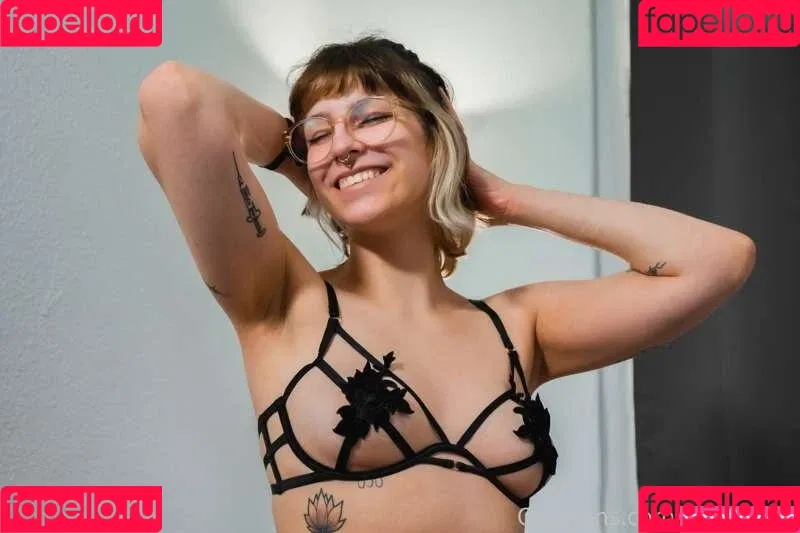 anthocyanic / ellieinsexy Onlyfans Photo Gallery 