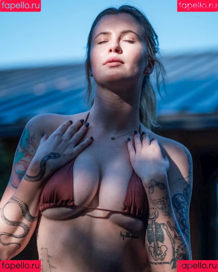 Ireland Baldwin / chloebaldwin... / irelandbasingerbaldwin Onlyfans Photo Gallery 