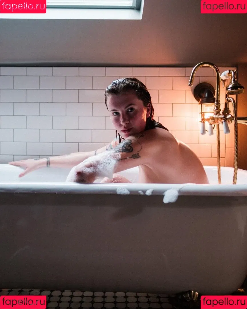 Ireland Baldwin / chloebaldwin... / irelandbasingerbaldwin Onlyfans Photo Gallery 