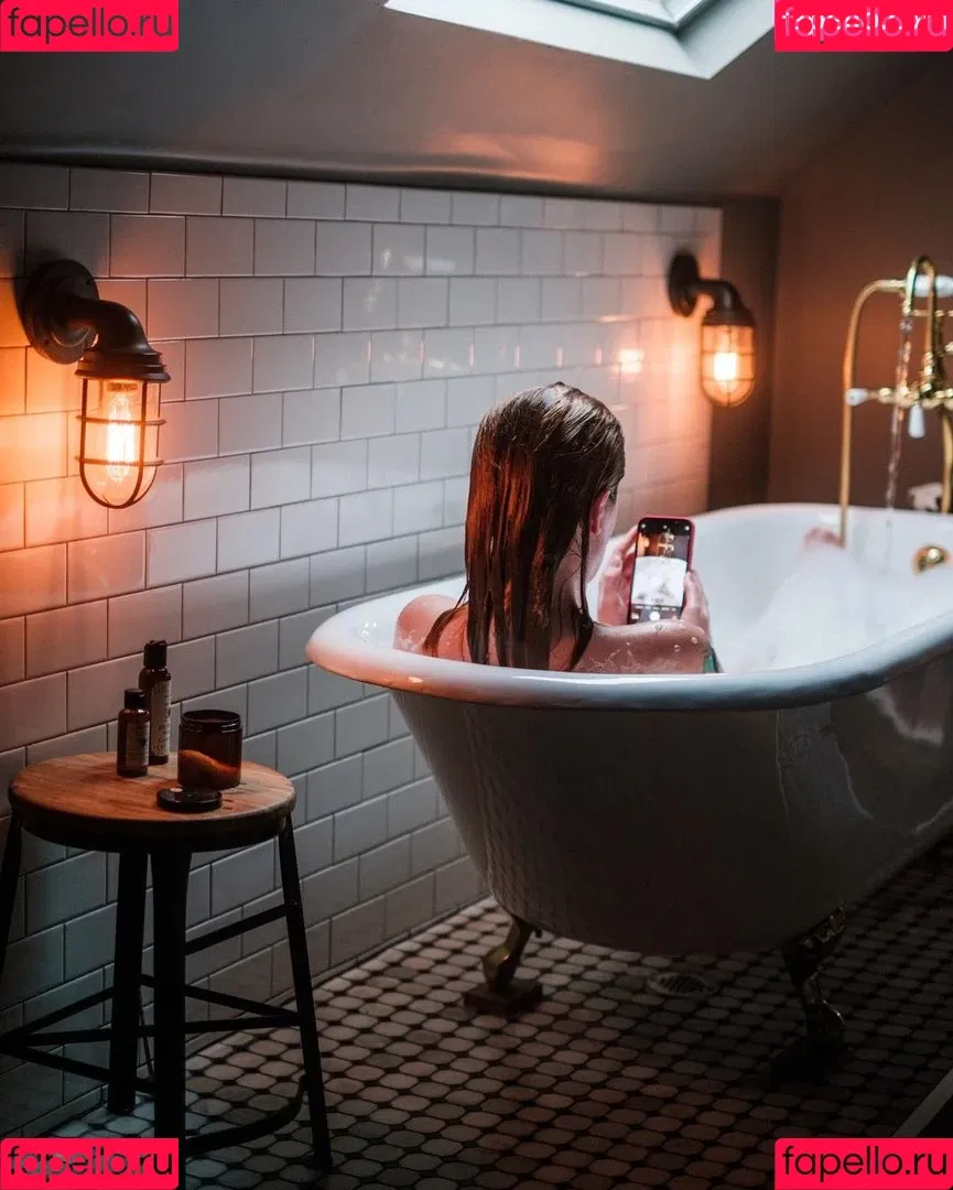 Ireland Baldwin / chloebaldwin... / irelandbasingerbaldwin Onlyfans Photo Gallery 