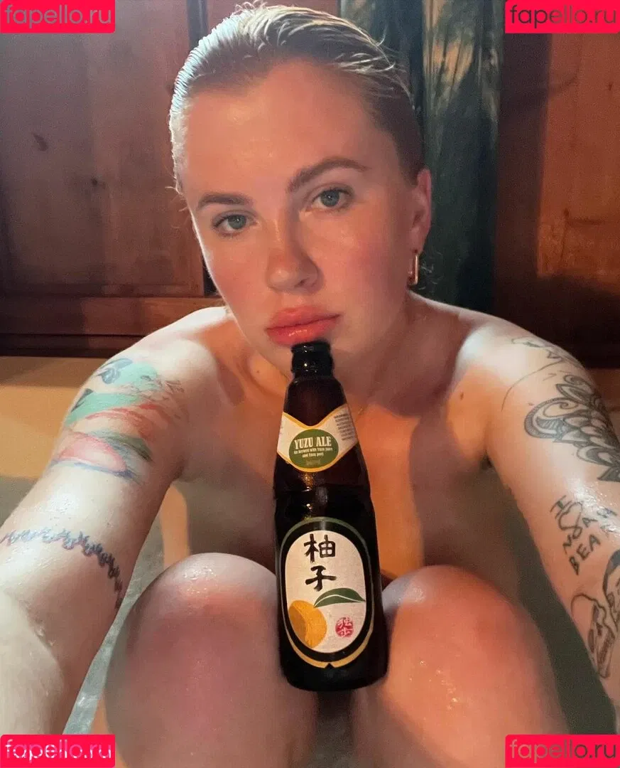 Ireland Baldwin / chloebaldwin... / irelandbasingerbaldwin Onlyfans Photo Gallery 