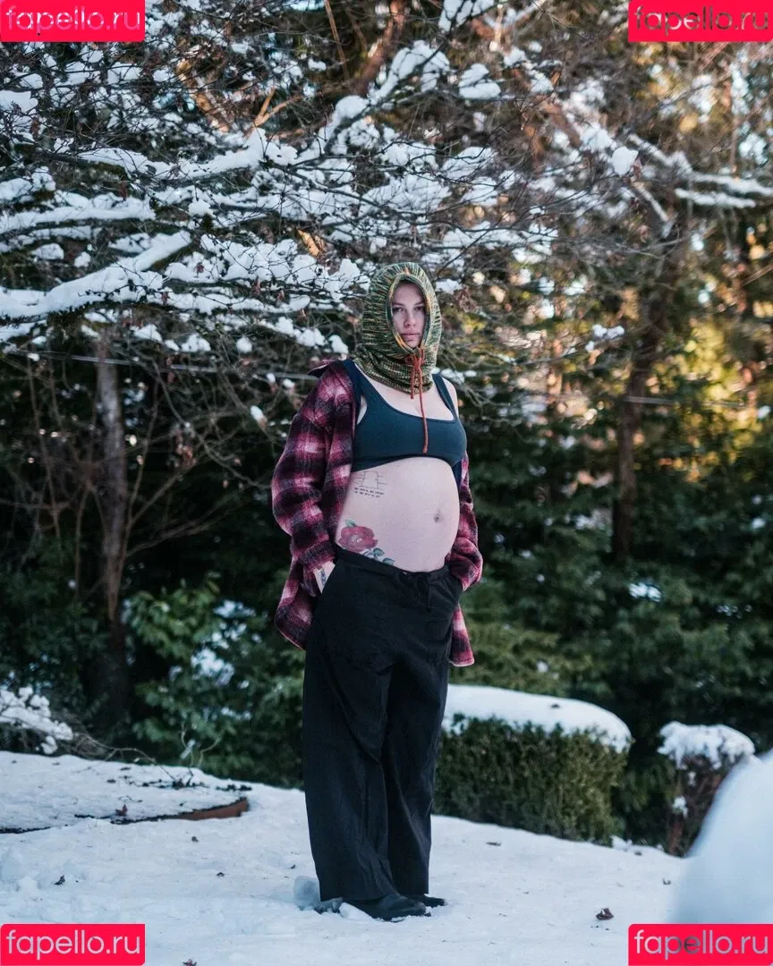 Ireland Baldwin / chloebaldwin... / irelandbasingerbaldwin Onlyfans Photo Gallery 