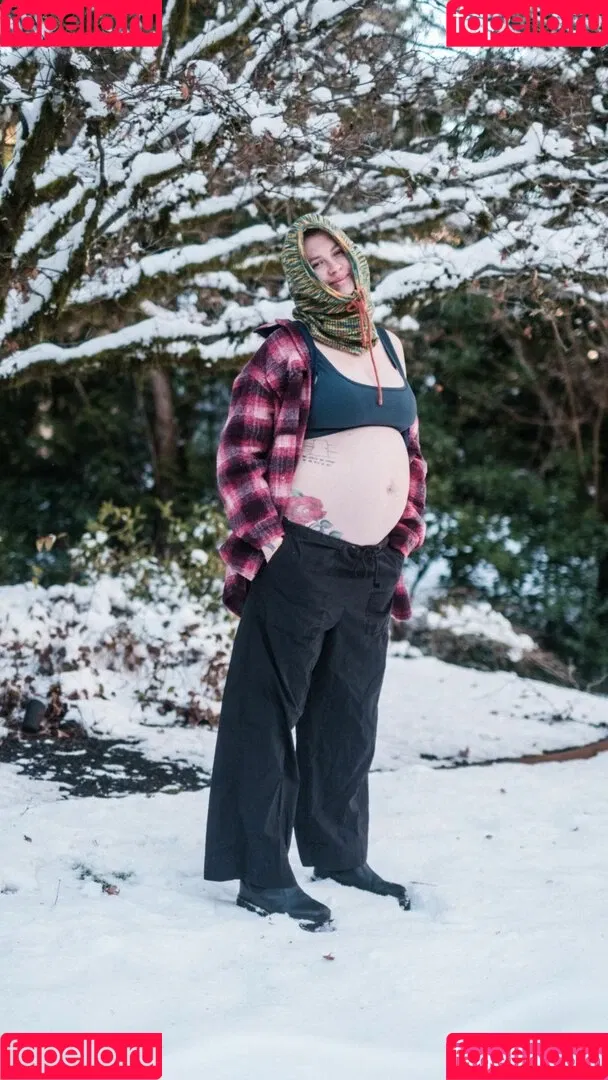 Ireland Baldwin / chloebaldwin... / irelandbasingerbaldwin Onlyfans Photo Gallery 