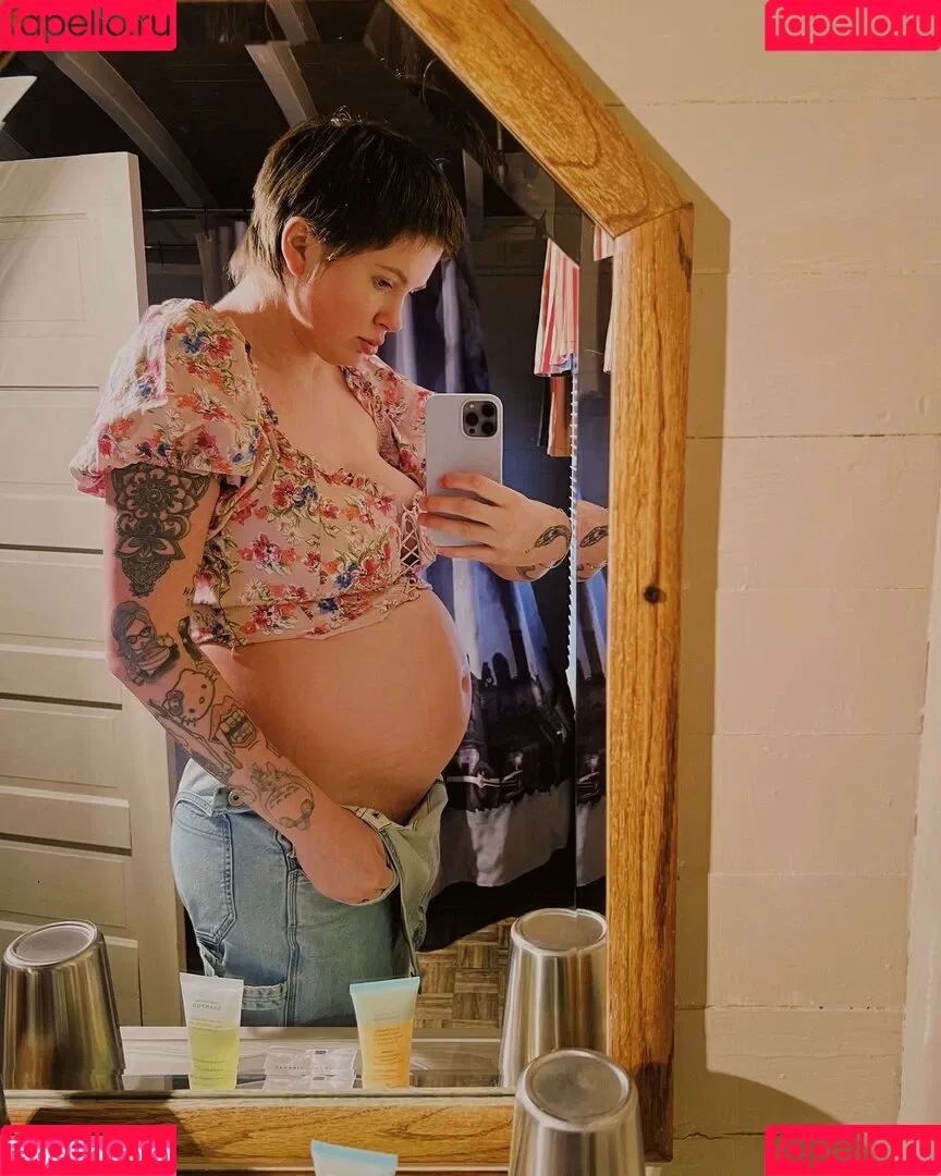 Ireland Baldwin / chloebaldwin... / irelandbasingerbaldwin Onlyfans Photo Gallery 