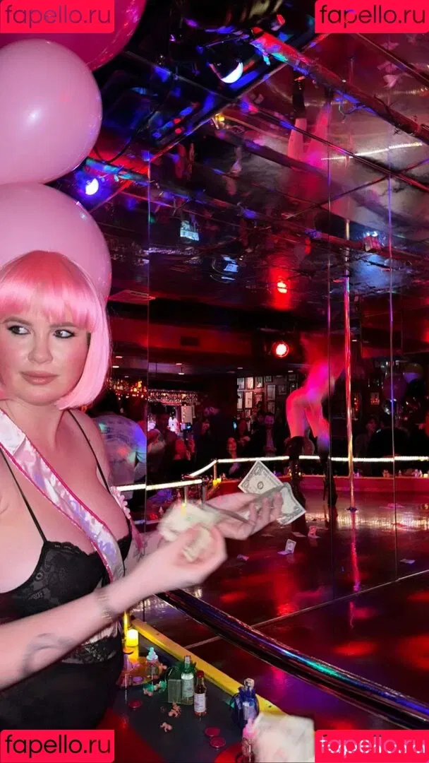 Ireland Baldwin / chloebaldwin... / irelandbasingerbaldwin Onlyfans Photo Gallery 