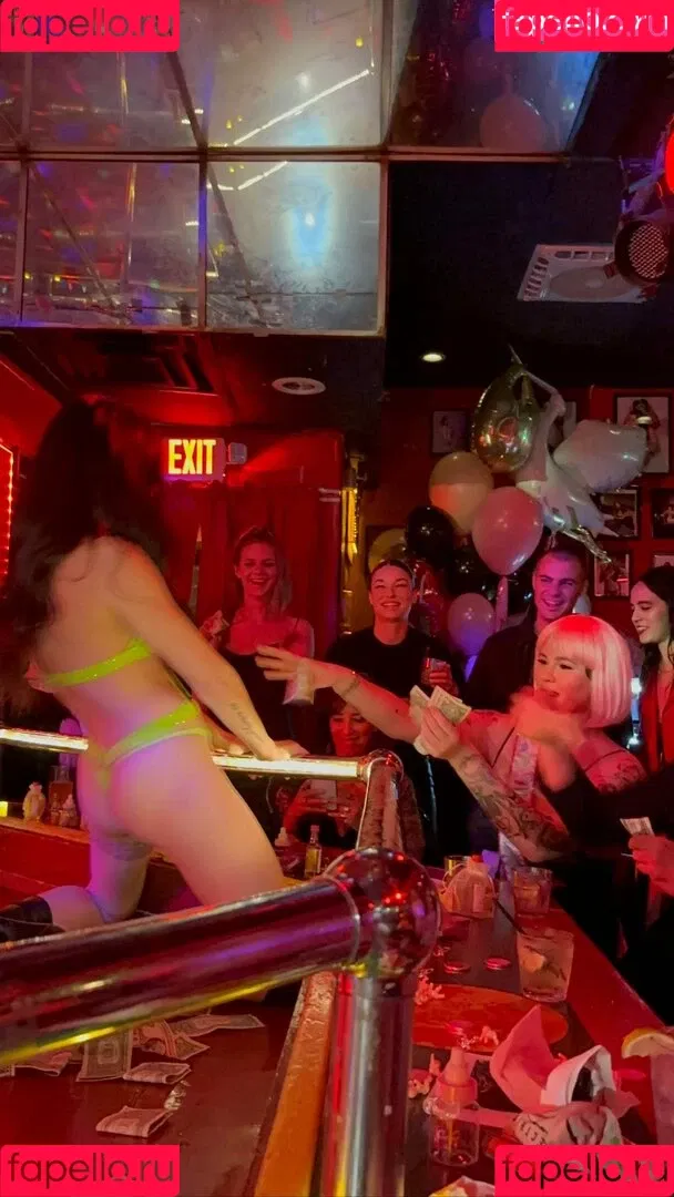 Ireland Baldwin / chloebaldwin... / irelandbasingerbaldwin Onlyfans Photo Gallery 