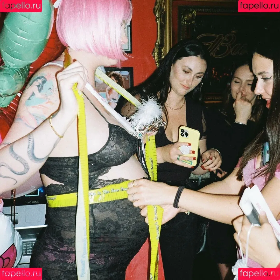 Ireland Baldwin / chloebaldwin... / irelandbasingerbaldwin Onlyfans Photo Gallery 